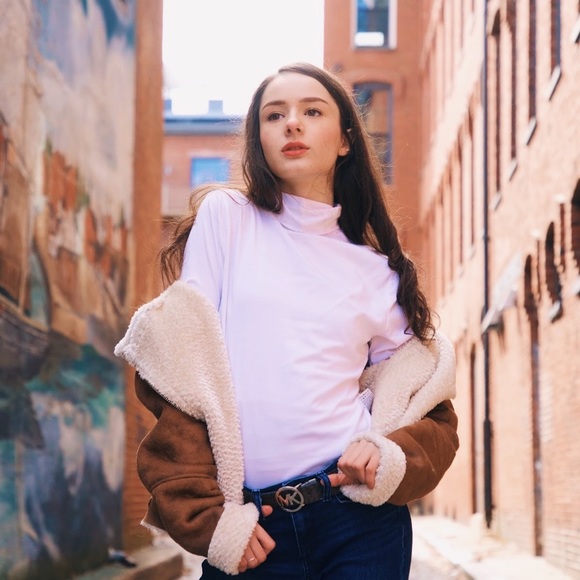 Meet your Posher, Angelina - Picture 2 of 2